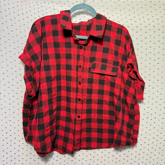 Emery Rose Red & Black Plaid Checkered Button Up Short Sleeve Plus Size Shirt - Picture 1 of 3